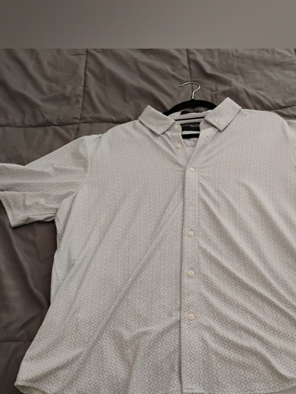 Men's White Short-Sleeve Button-Down Shirt with Subtle Geo Print